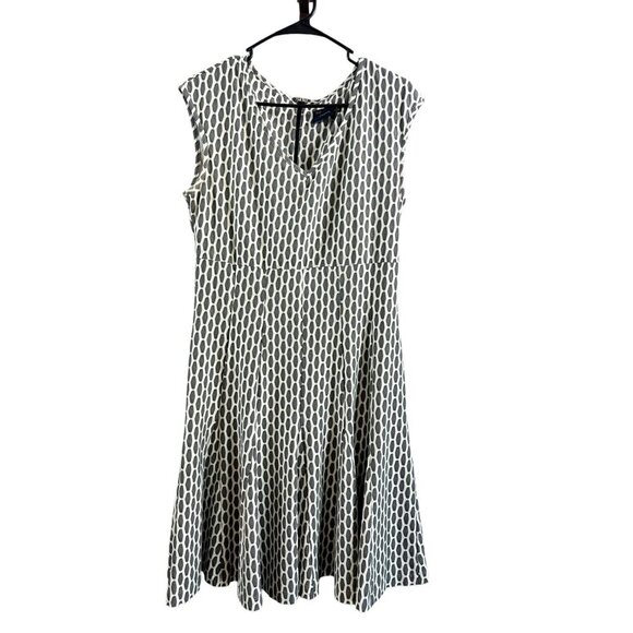 Just Taylor Women's Grey & White Sleeveless Dress - Picture 2 of 9